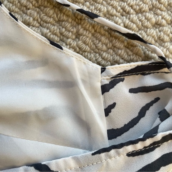 Banana Republic Zebra Blouse Size XS - Picture 6 of 12